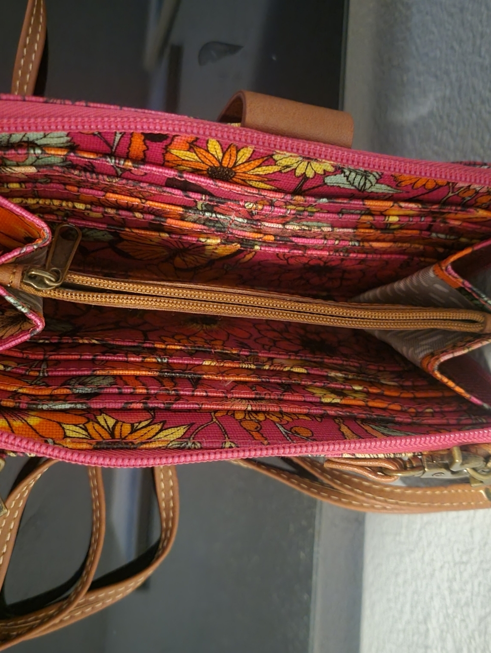 SAKROOTS Floral Pink Crossbody Bag with Tan Strap - Picture 2 of 3